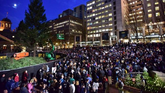 Anti-Trump rioting erupts in Portland 